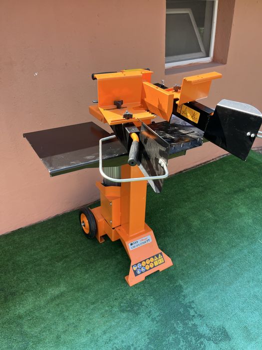 Нова Вертикална Цепачка за Дърва Villager 7тона. 3000W.Внос Германия