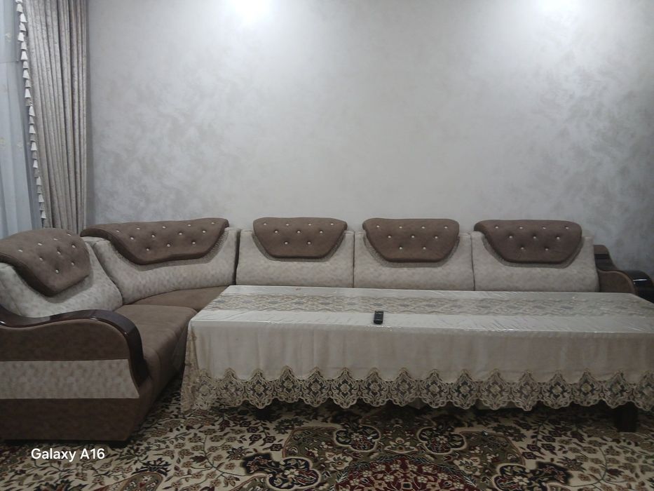 Mehmonxona va zal uchun mebel (ugolok, divan)