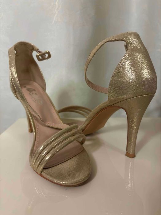 Sandale damă aurii metalizat cu toc subtire stiletto