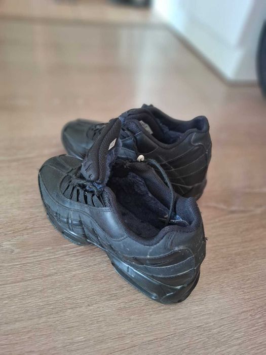 Отдам даром женскую одежду