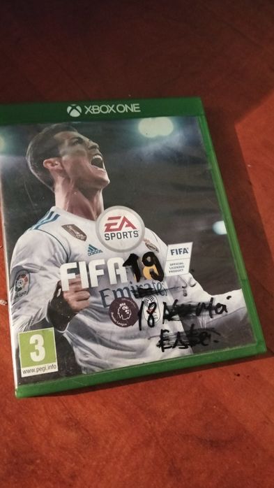 Vând jocuri Xbox one s .. FIFA 19 și 18 .f 2017.fifa 16.fifa 20