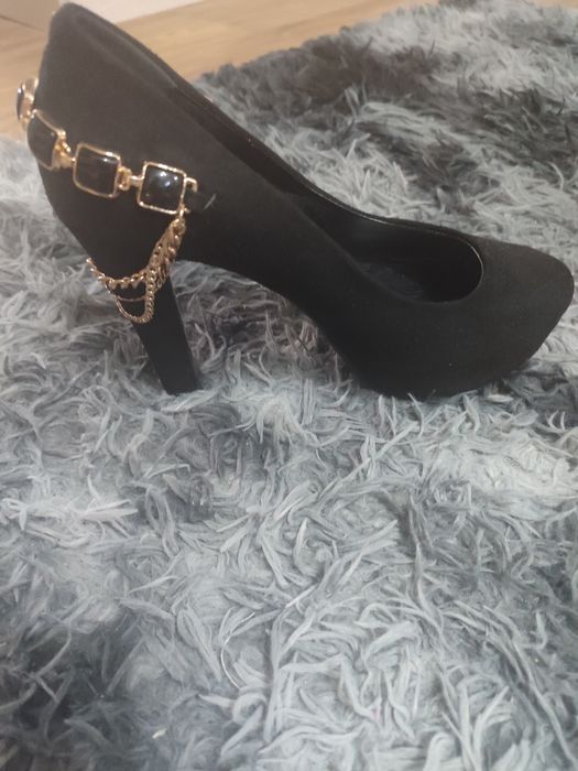 Продам туфли новые, очень красивые