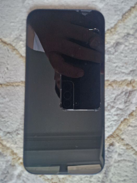 Продам IPhone 13