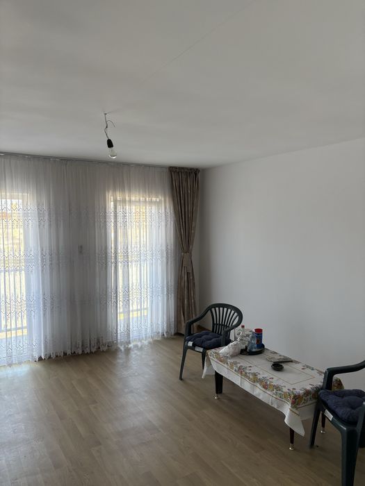 Vând garsonieră în Codlea, strada Dacia – bloc nou