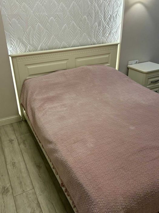 Элегантный спальный комплект в цвете айвори. Производство Россия