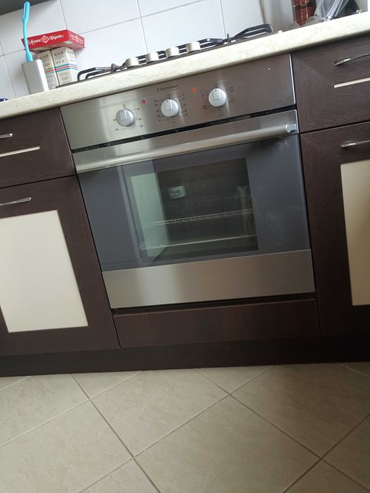 Новый духовой шкаф Electrolux EOB 31004