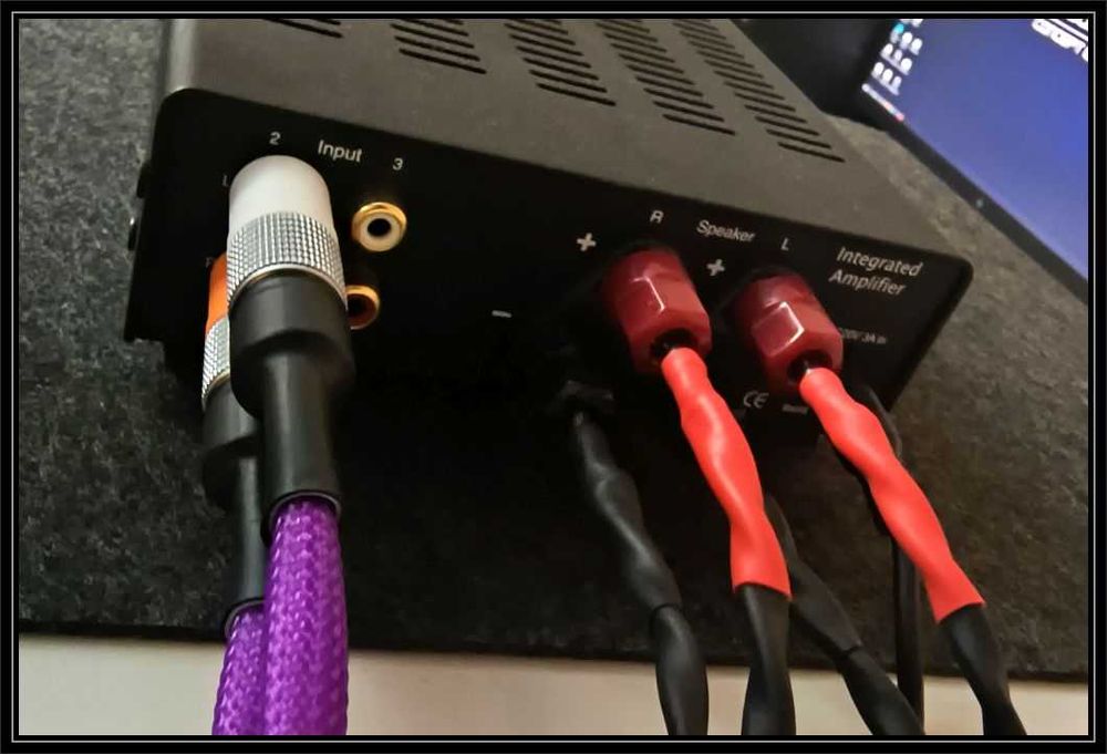 amplificator mic de birou digital BRIK
