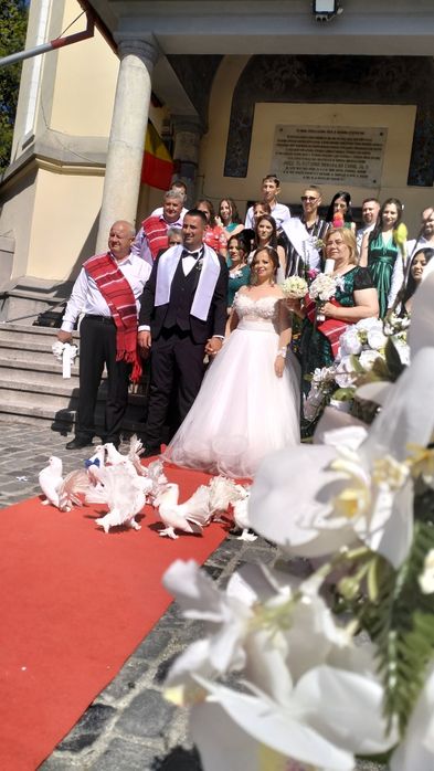 Porumbei albi Evenimente