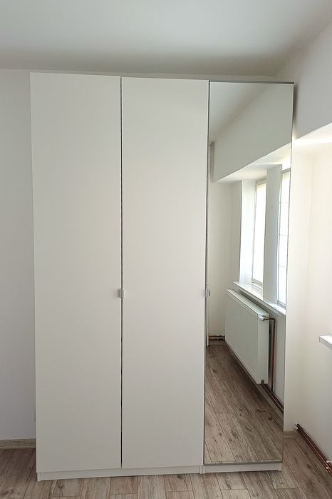 Dulap Ikea alb cu sertare si polite