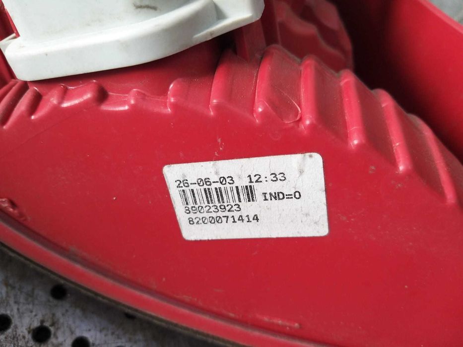 Stop tripla lampa dreapta renault clio 2 89023923 8200071414