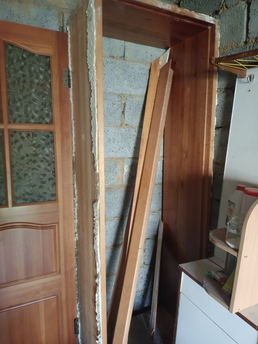 Продам деревянную дверь