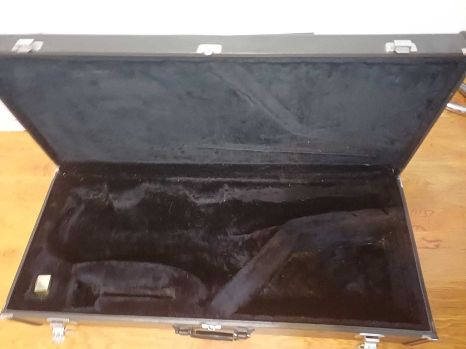 Vand case , toc, husa, geamantan acordeon si saxofon