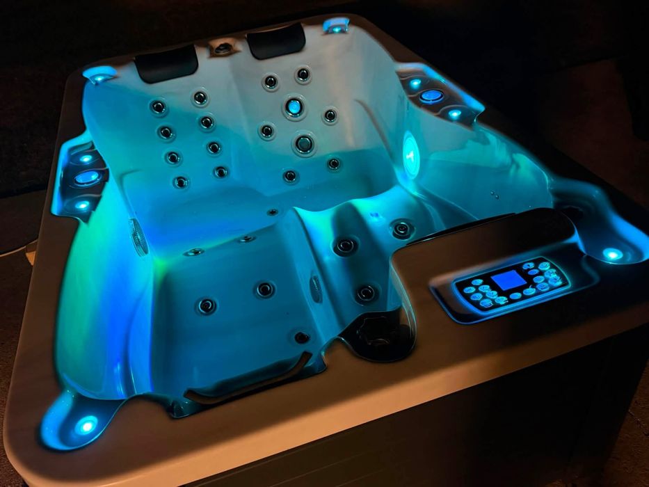 Jacuzzi spa piscină 3 persoane
