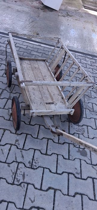 Carucior mare din lemn