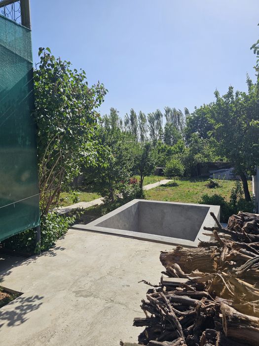 Уютная дача с бассейном и плодовыми деревьями, Новбахор