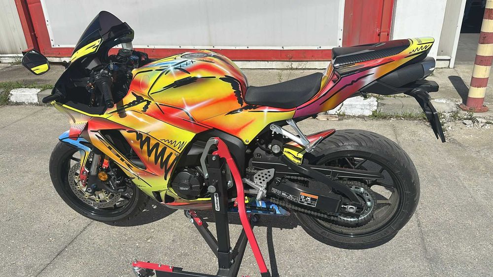 Honda CBR600RR 2025 vopsea custom unica 550km! in urcare usoara!