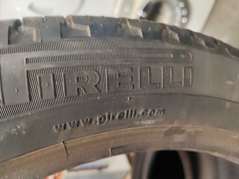 2бр. всесезонни гуми 315/35/21 Pirelli