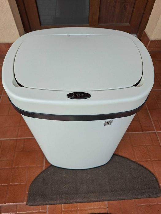 Cos de gunoi automat 58L Majestic Alb