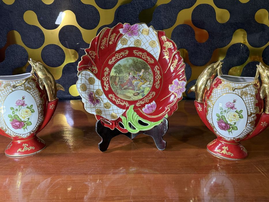 Продаётся две вазыодна болшая торелка