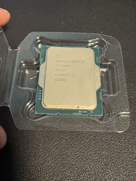 Продавам: I5 12400f