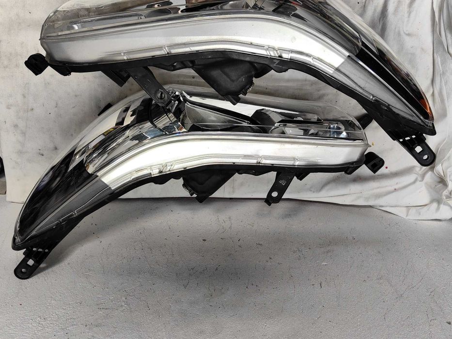 Оригинални  фарове  Toyota Hilux