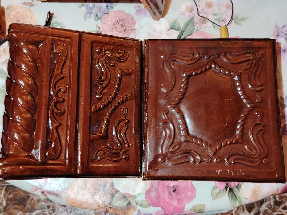 Vând pentru 2 sobe cahle (placi+colturi)sobe teracota noi,7 rânduri.