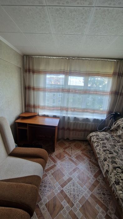Продам полуторку на Дворце Спорта