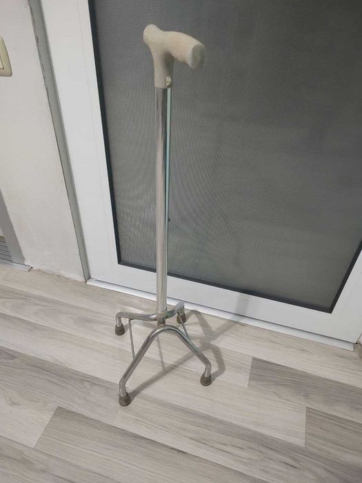 Патерици и Бастуни / Общо всички за 62 евро