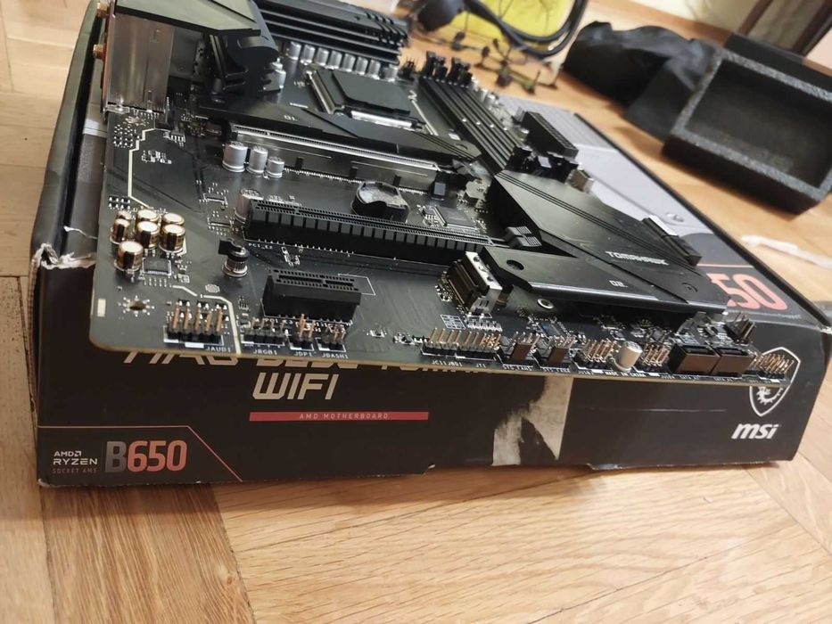 AMD Ryzen 5 7600X3D + MSI MAG B650 Tomahawk Wi-Fi