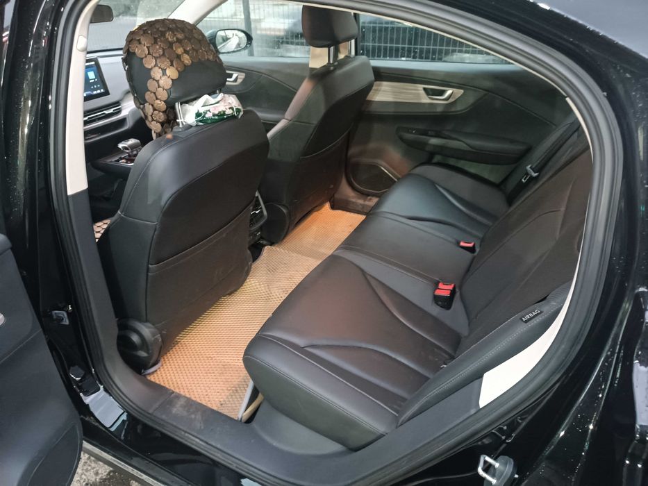 Продам свою машину HONGQI EQM5