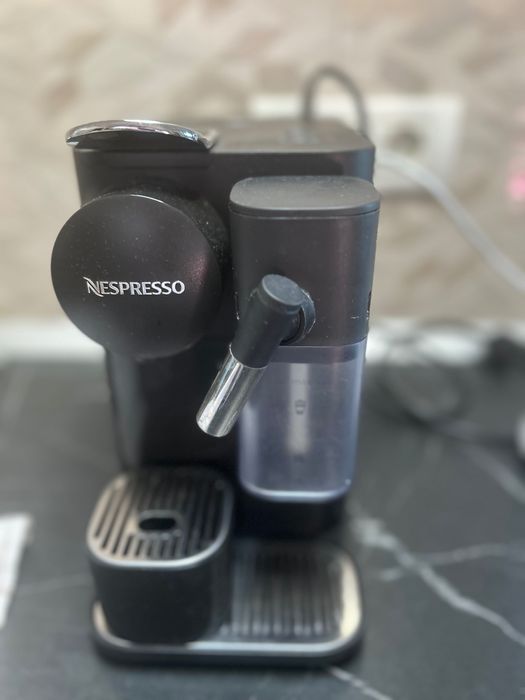 Vand aparat de cafea NESPRESO