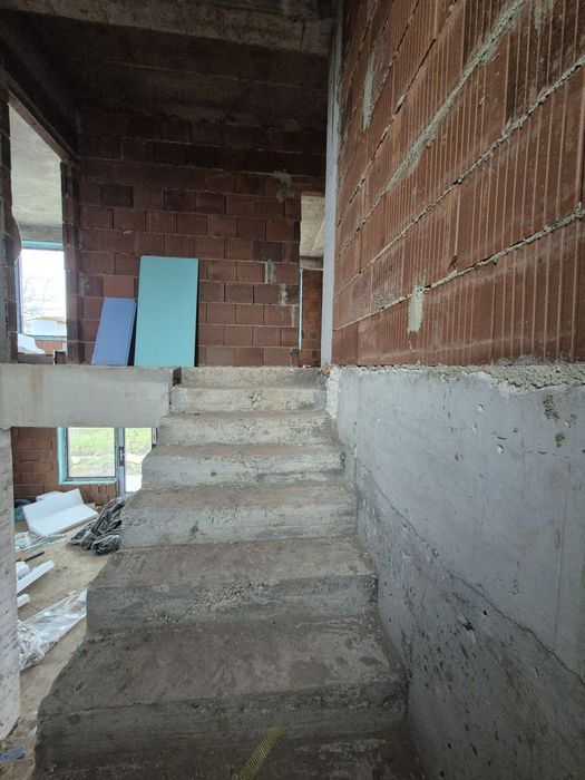 Модерна двуетажна къща в м-т Траката, гр. Варна