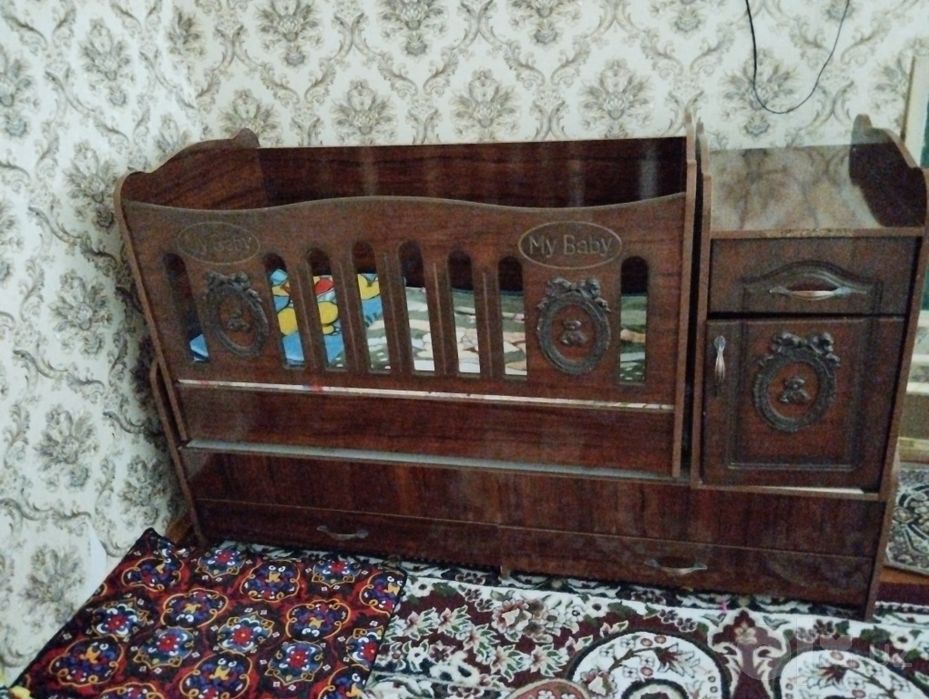 Deskiy karavat sotiladi