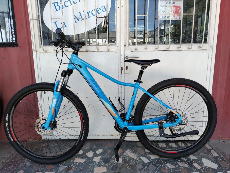 Bicicleta Cube de 27,5