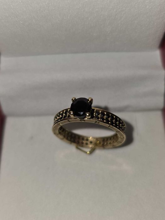 Vînd inel aur /pietre negre BvLgari