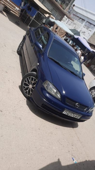 Avtomobil opel astra