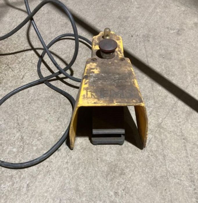 Продавам винтонарезна машина (струг за тръби) REMS Tornado 2010