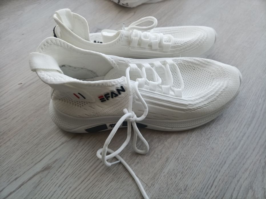 Krosovka sport oyoq kiyimlari