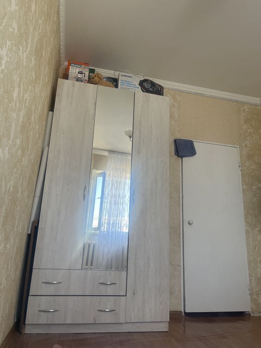 Продам шифоньер. г. Сатпаев. Самовывоз .