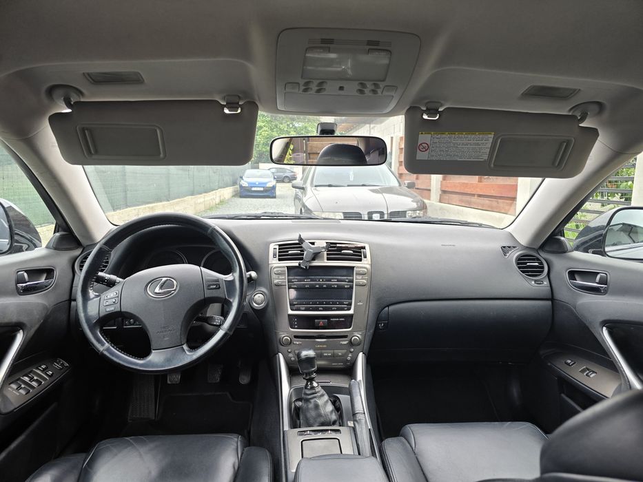 Lexus     IS220D