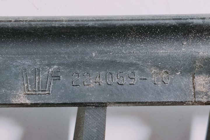 Grila radiator  dreapta 22405910 BMW Seria 3 E90/E91/E92/E93