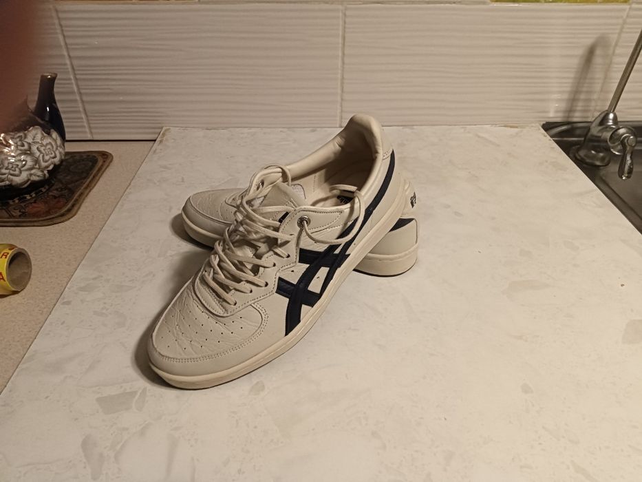 Продам кроссовки