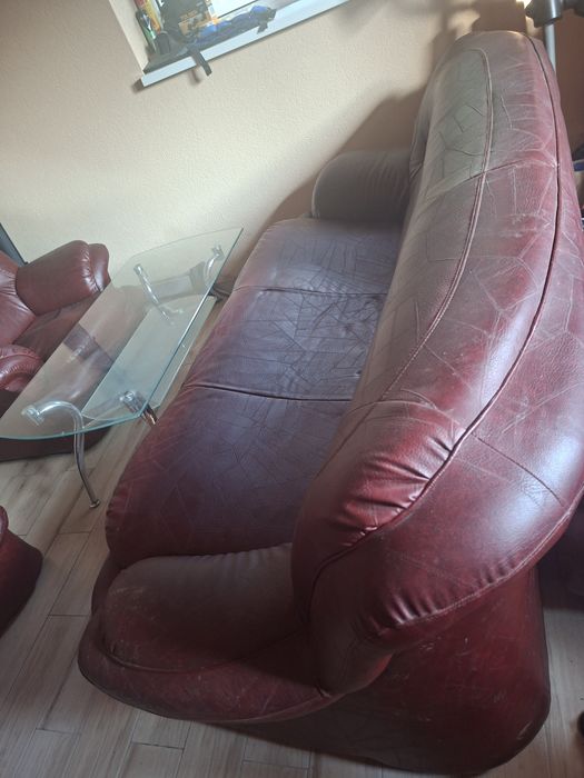 Продавам холна гарнитура – 300 €
Продавам стилна холна гарнитура в чер