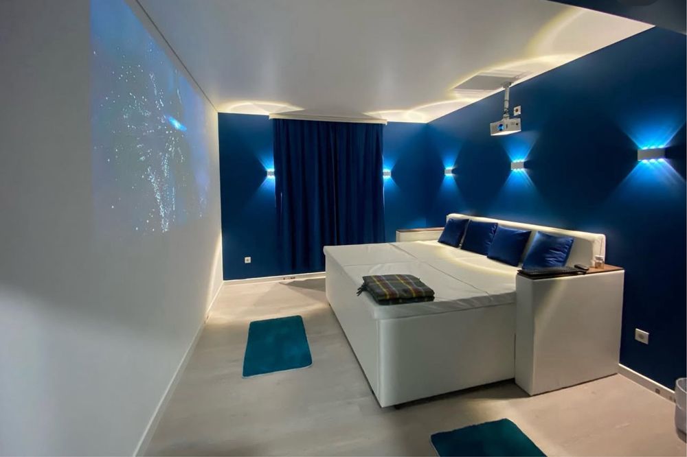 Диваны кровать с подушками