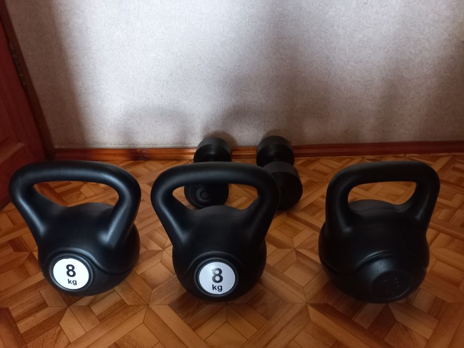 Гири виниловые 8кг и 16кг. Гантели 10кг.