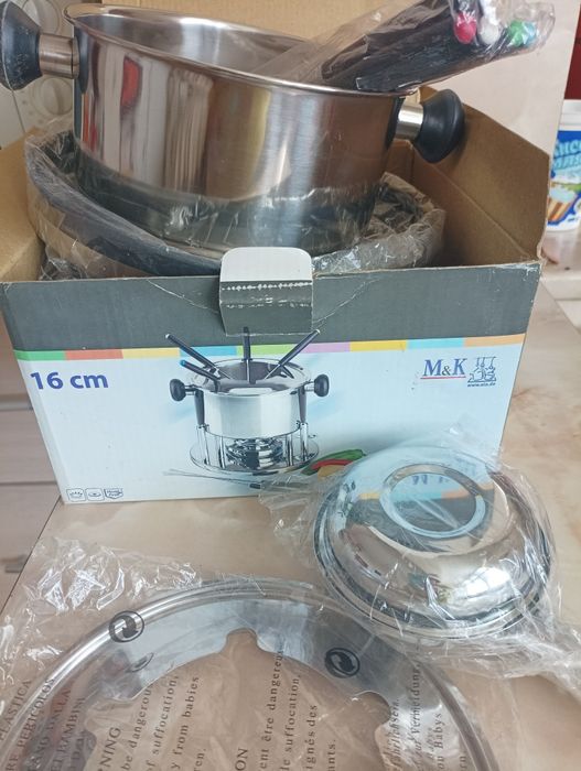 Продавам комплект за фондю от неръждаема стомана 16 см