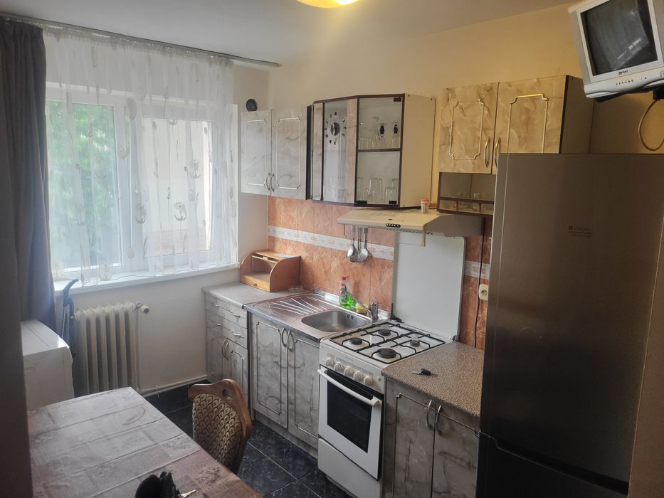 Inchiriez apartament