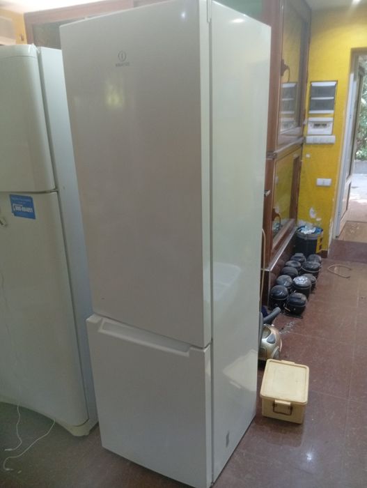 Продается холодильник indesit