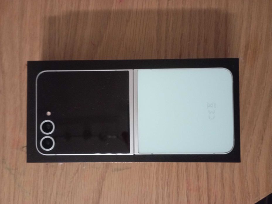 Продавам Samsung Galaxy Z Flip 6 - mint.