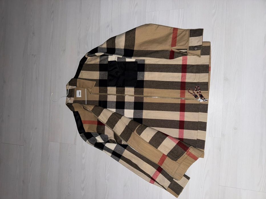 Jacketa burberry noua